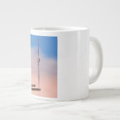 Grande Tasse Berliner Fernsehturm, tour de télévision de Berlin (Devant droit)