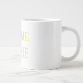 Grande Tasse Bienvenue chez vous dans les tons rose bleu jaune  (Droite)