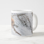 Grande Tasse Brown Bear Catches Red Salmon (Devant droit)