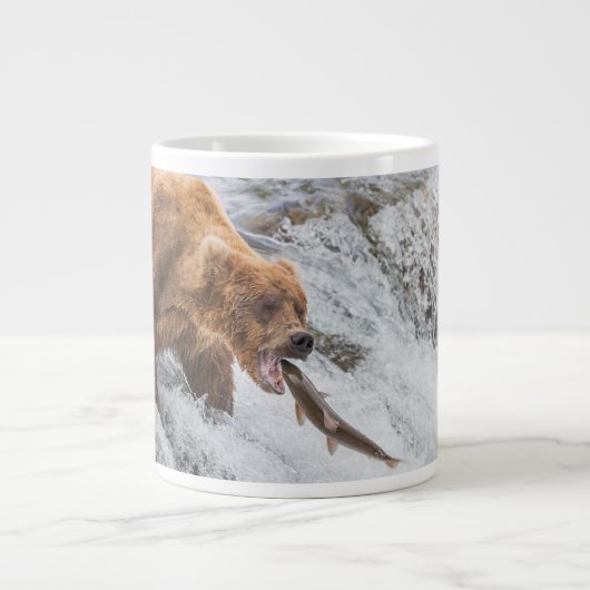 Grande Tasse Brown Bear Catches Red Salmon (Devant)