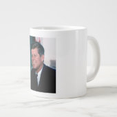 Grande Tasse Bureau ovale du président John F. Kennedy (Devant droit)