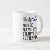 Grande Tasse Cadeau de retraite pour une infirmière. Infirmière (Devant droit)