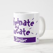 Grande Tasse Caffeinate et Educate Funny Dire le nom de l'ensei (Devant droit)