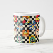 Grande Tasse Caractères LOONEY TUNES™ sur Checker noir et blanc (Devant droit)