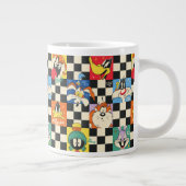 Grande Tasse Caractères LOONEY TUNES™ sur Checker noir et blanc (Droite)