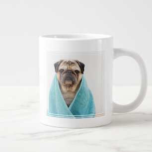 Grande Tasse Carlin dans une serviette