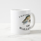Grande Tasse Célèbre Pour 10 LB Walleyes Customisé (Devant droit)