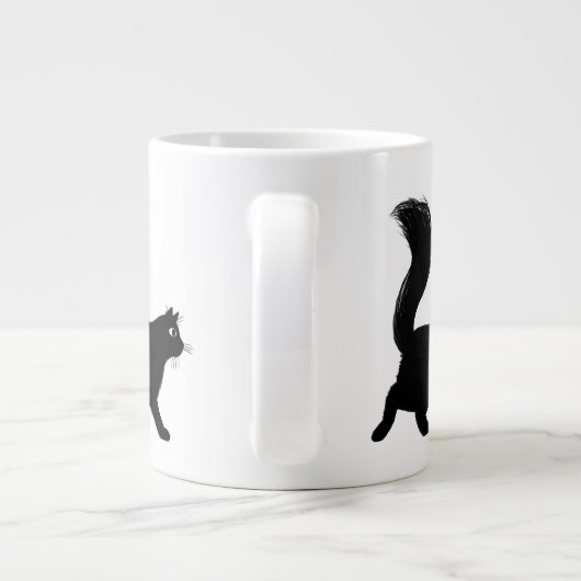 Grande Tasse Chat noir à pied avec longue queue de bouffée (Dos)