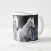 Grande Tasse Chevaux à lancer l'oreiller (Devant droit)