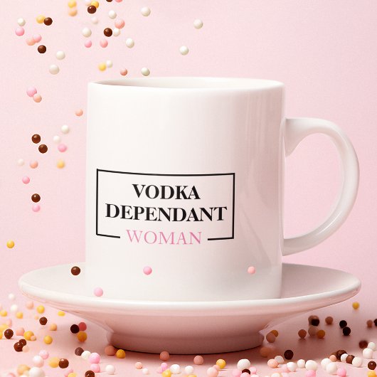 Grande Tasse Citation amusante d'une femme dépendante du vin mo