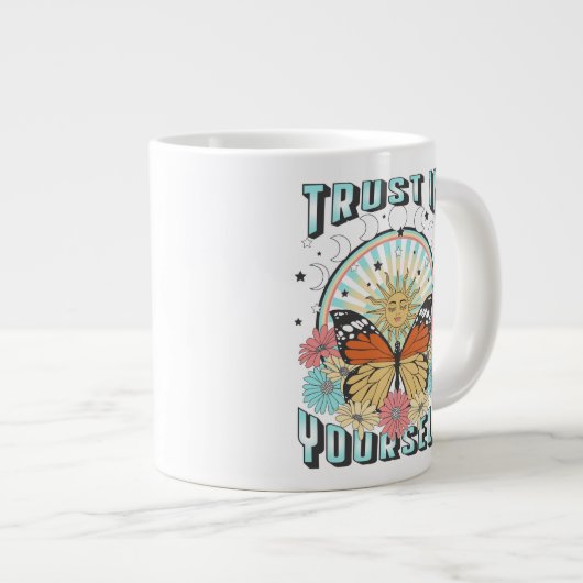 Grande Tasse Confiance en soi | Soleil céleste et papillon (Devant droit)