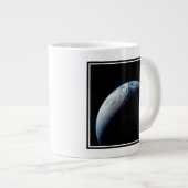 Grande Tasse Crescent Terre De La Mission Apollo 4. (Devant droit)