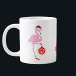 Grande Tasse Cute Christmas flamingo<br><div class="desc">Flamingo rose mignon illustration Noël addition. Chapeau de Père Noël,  chaussettes rouges et ornement de Noël avec Joyeux message de Noël.</div>