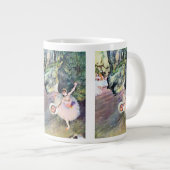 Grande Tasse Danseur avec un bouquet de fleurs d'Edgar Degas (Devant droit)