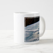 Grande Tasse Des Nuages Autour De Sumatra, Indonésie. (Devant droit)