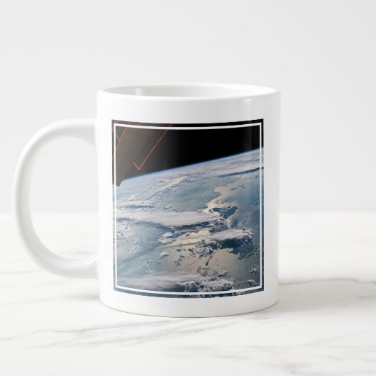 Grande Tasse Des Nuages Autour De Sumatra, Indonésie. (Gauche)