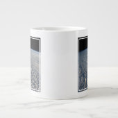 Grande Tasse Des Nuages Stratocumulus Surplombent L'Océan Pacif (Devant)