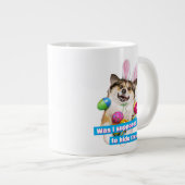 Grande Tasse Dog Laying on Easter Eggs (Devant droit)