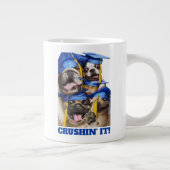 Grande Tasse Dogs and Cat Grads in Photo Booth (Droite)