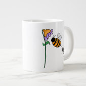 Grande Tasse Doodle tiré de la main de fleurs d'abeilles (Devant droit)