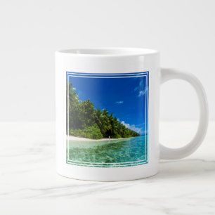 Grande Tasse Eaux bleues d'une plage tropicale