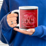 Grande Tasse Élégante célébration du 36e anniversaire du Mariag<br><div class="desc">Célébrez le 36e anniversaire du mariage rose avec deux ou trois tasses à café géantes ! Un lettrage élégant sur un arrière - plan de rose rouge romantique ajoute une touche mémorable pour cette occasion spéciale et un jalon extraordinaire. Personnalisez avec les noms du couple, les dates du mariage et/ou...</div>