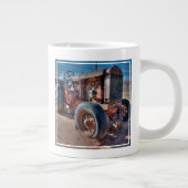 Grande Tasse Fermes | Tracteur d'antiquité rouillé (Droite)