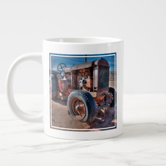 Grande Tasse Fermes | Tracteur d'antiquité rouillé (Gauche)