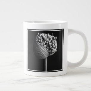 Grande Tasse Fleurs   B&W Allium Flower Bud