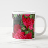 Grande Tasse Floral personnalisé, oeillet rose avec nom/initial (Droite)