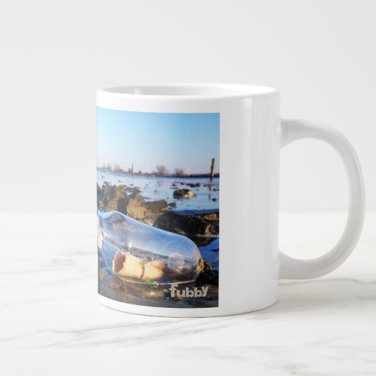 Grande Tasse Fubby avec un siffleur en bord de mer. (Droite)