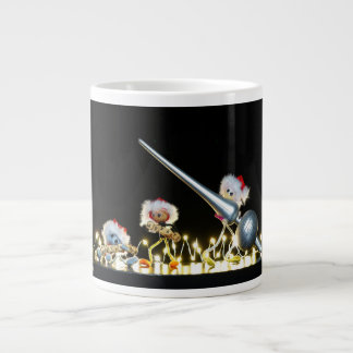 Grande Tasse Fubby est dans l'esprit de Noël avec une décoratio