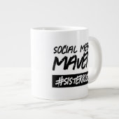 Grande Tasse Funny Social Media Maven Nom du mot-clic (Devant droit)