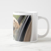 Grande Tasse Golden Labrador In Rearview Mirror (Droite)