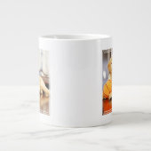 Grande Tasse Golden Retriever avec un jouet de basket (Devant)