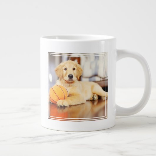 Grande Tasse Golden Retriever avec un jouet de basket (Droite)