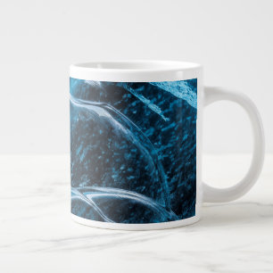 Grande Tasse Gros plan sur des murs de glace bleue