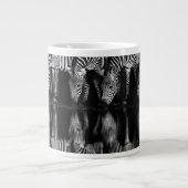 Grande Tasse Group of Plains Zebra Drink Together at Night (Devant)