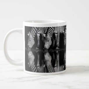 Grande Tasse Groupe de zèbres des plaines boivent ensemble la n