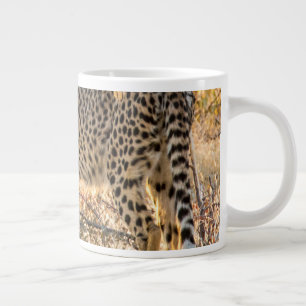 Grande Tasse Guépard regardant autour