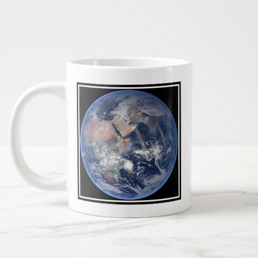 Grande Tasse Hémisphère Est Sur La Planète Terre. (Gauche)