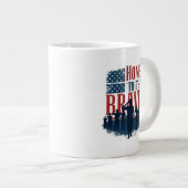Grande Tasse Home of the Brave Salute Tee (Devant droit)