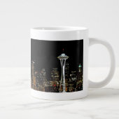 Grande Tasse Horizon de Seattle la nuit, avec l'aiguille de (Droite)
