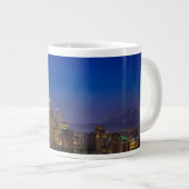 Grande Tasse Image d'horizon de Seattle en quelques heures de (Devant droit)