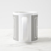 Grande Tasse Initiales Monogramme | Blanc Sur Gris Clair (Dos)
