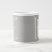 Grande Tasse Initiales Monogramme | Blanc Sur Gris Clair (Devant)