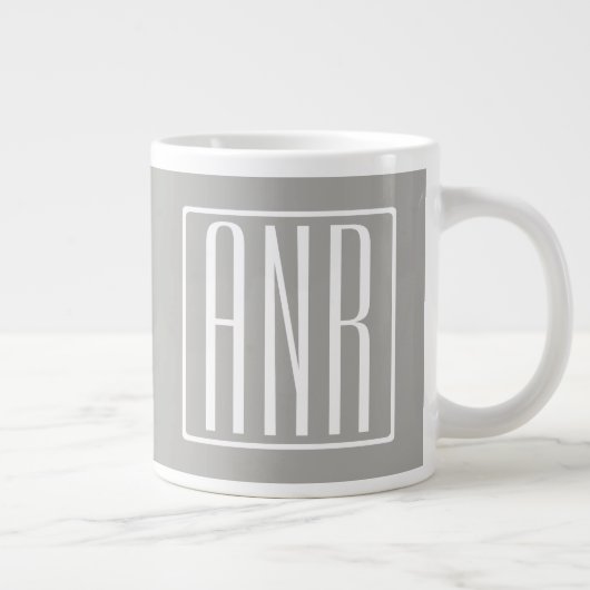 Grande Tasse Initiales Monogramme | Blanc Sur Gris Clair (Droite)