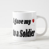 Grande Tasse J'ai donné mon coeur à un soldat en noir texte (Droite)