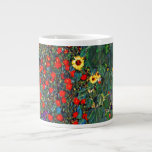 Grande Tasse Jardin aux fleurs Gustav Klimt<br><div class="desc">Mug à café avec peinture à l’huile de Gustav Klimt Jardin à tournesols (1907). Un beau jardin de tournesols et de belles fleurs bleues,  rouges,  violettes,  roses et blanches. Un grand cadeau pour les amateurs d'art Art Nouveau et autrichien.</div>