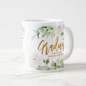 Grande Tasse Joli Blanc Floral Graduate Script 2024 Deux côtés (Devant droit)